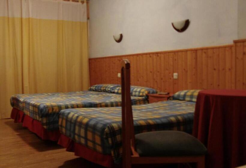 스탠다드 트리플 룸, Hostal La Torre