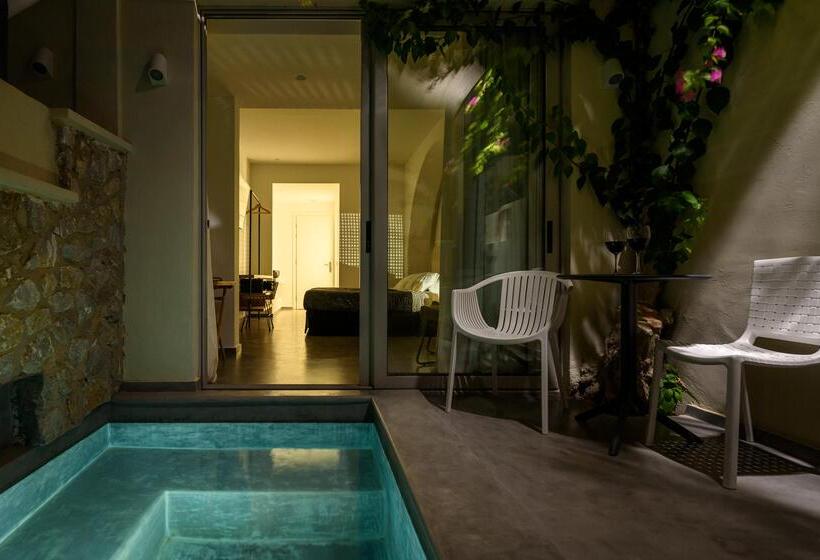 سوئیت جونیور با ماساژ آبی, Afroditi Venus Beach Resort