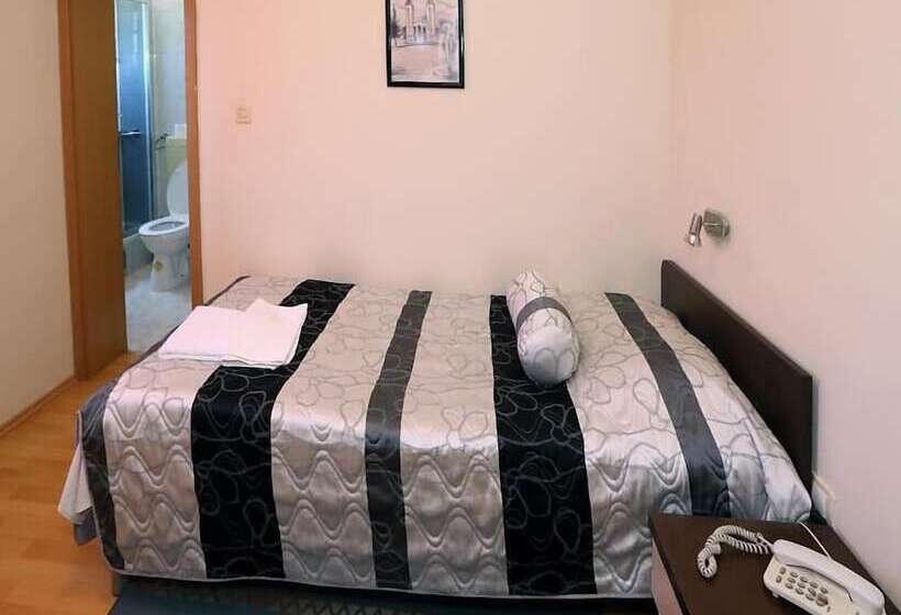 اتاق استاندارد یک نفره, Globtour Inn