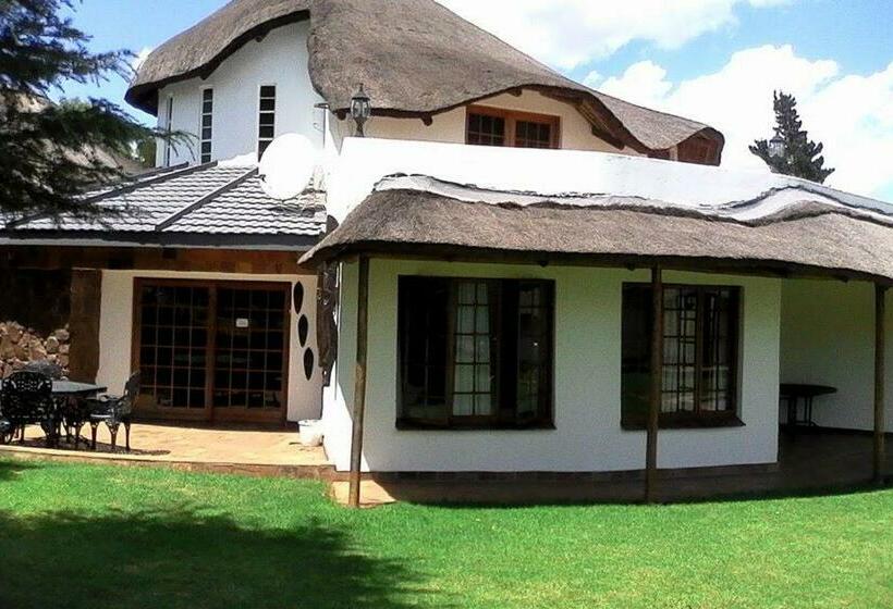 Номер Стандарт Вид на Бассейн, Warembo Lodge