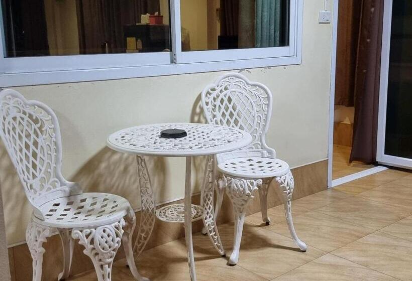 Quarto Estandar com Sacada, Baan Sabaijai Resort & Omsorgssenter