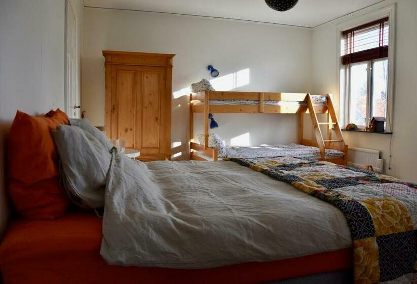 Семейный Номер, Mooi! Gula Huset