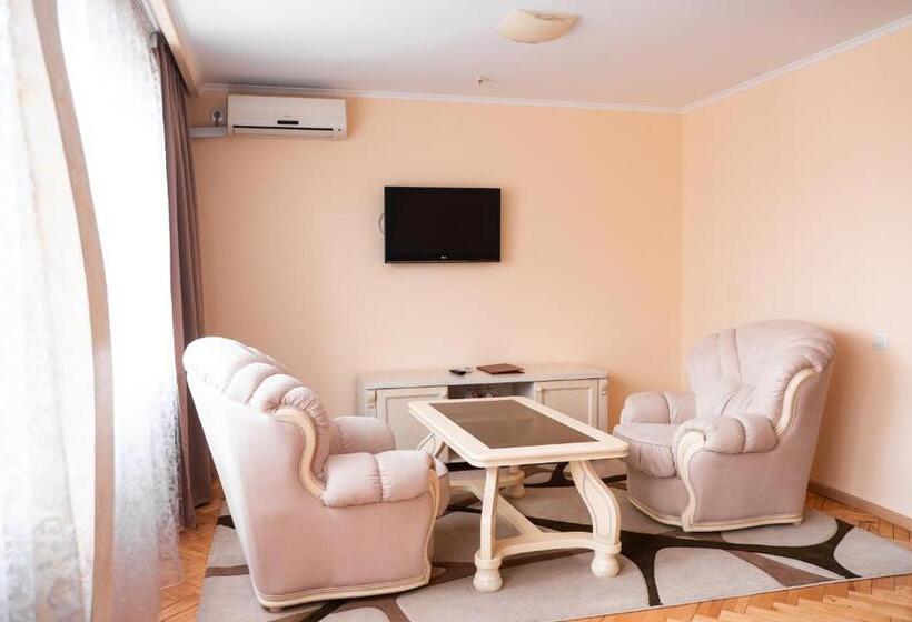 سوییت جونیور سوپریور, Halychyna