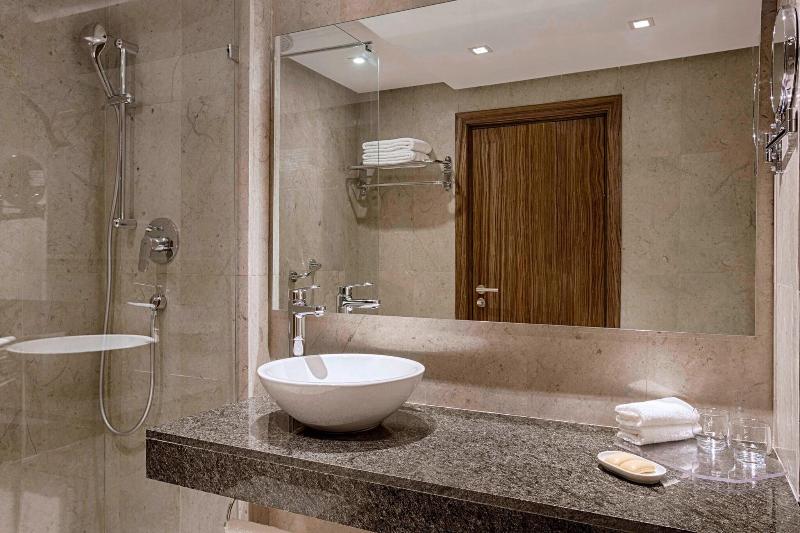 اتاق لوکس با تخت بزرگ, Sheraton Tunis