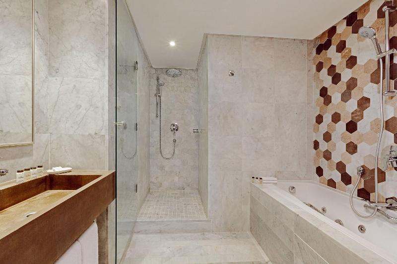 اتاق لوکس با تخت بزرگ, Sheraton Tunis