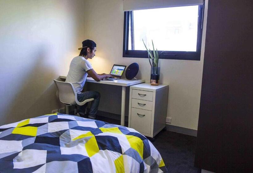 Quarto Estandar Individual Banheiro Compartilhado, Carrichouse