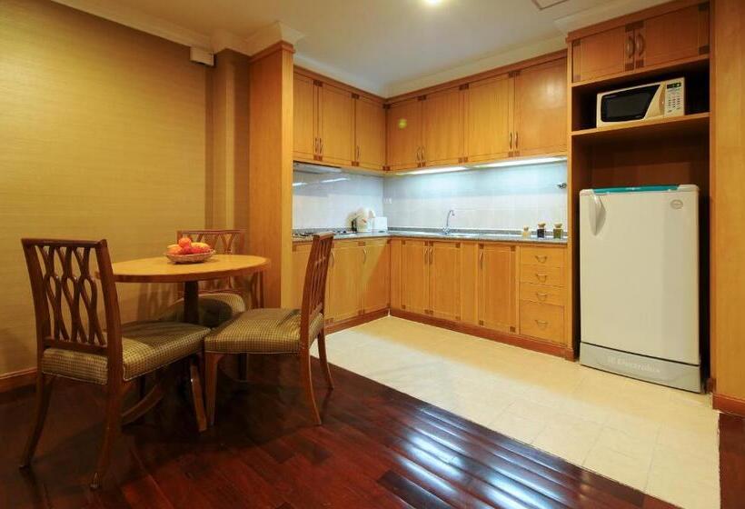 سوئیت با بالکن, Admiral Suites Bangkok