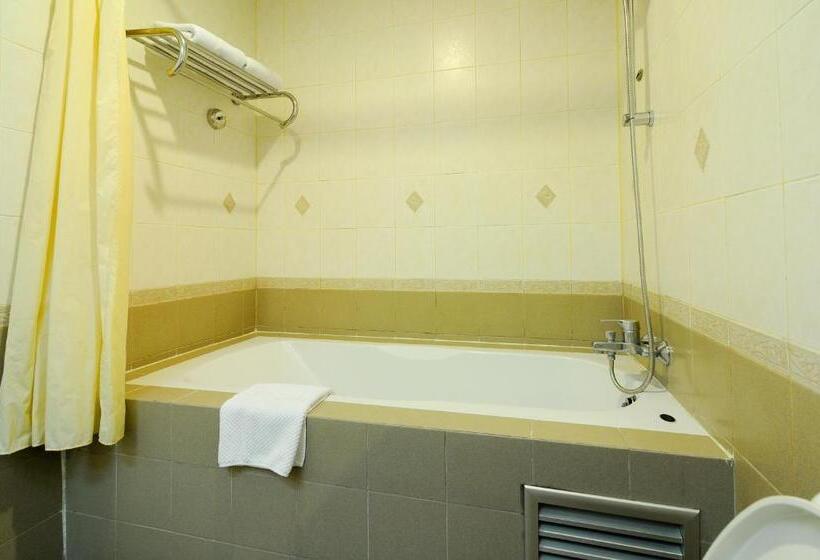 اتاق سوپریور, Admiral Suites Bangkok
