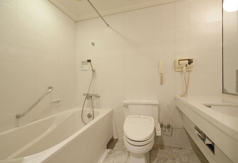 اتاق لوکس سه تخته, Namba Oriental