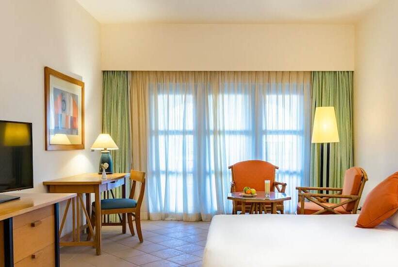 اتاق استاندارد با تخت بزرگ, Strand Beach Resort