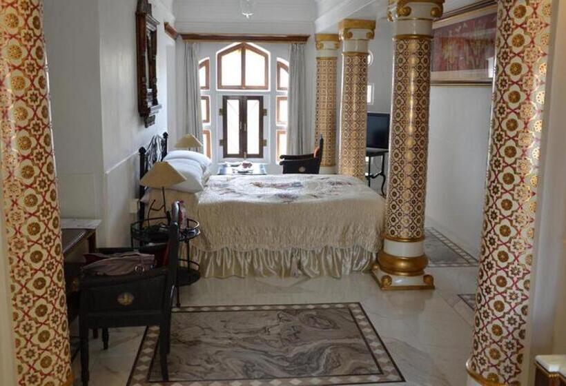 高级大房间, The Raj Palace