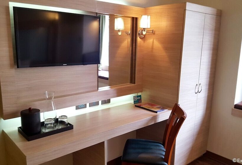Люкс Адаптированный для Инвалидов, Microtel By Wyndham Baguio