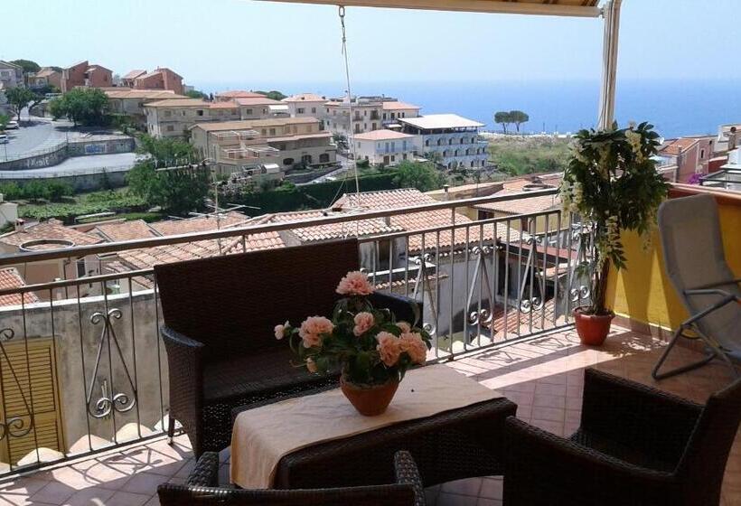 Трехместный Номер Стандарт с Балконом, B&b Villa San Nicola