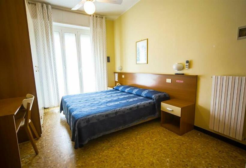 اتاق استاندارد سه تخته با بالکن, La Caravella
