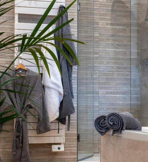 سوییت با چشم‌انداز باغ, Escale Rochelaise B&b, Spa Bain Nordique Et Sauna Tonneau