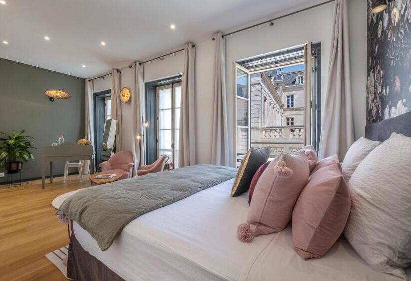 اتاق لوکس با تخت بزرگ, Escale Rochelaise B&b, Spa Bain Nordique Et Sauna Tonneau