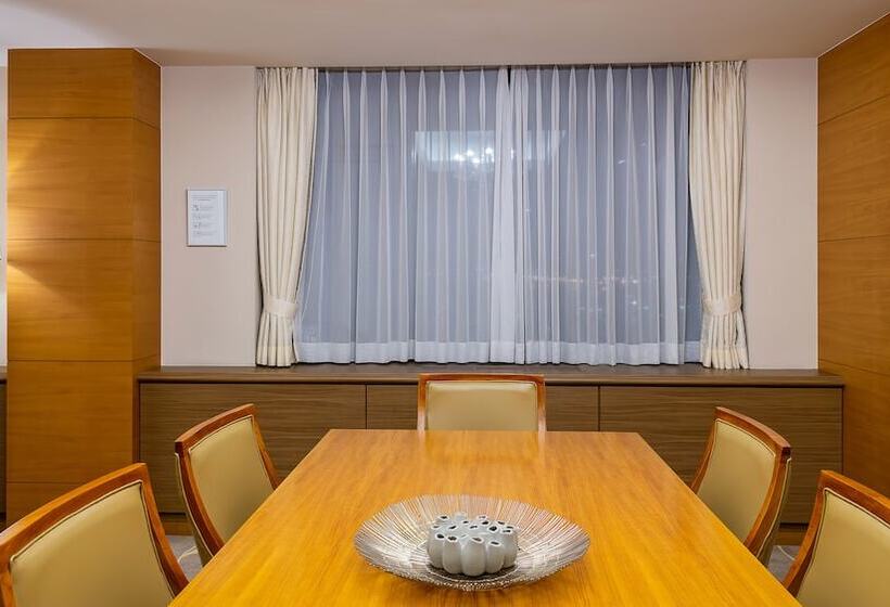 سوئیت رویال, Lotte Hotel Vladivostok