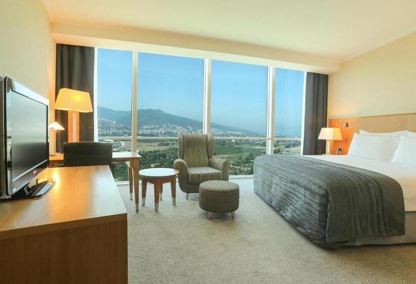 适合残疾人士使用的带超级大床的标准间, Wyndham Grand Izmir Ozdilek Thermal & Spa