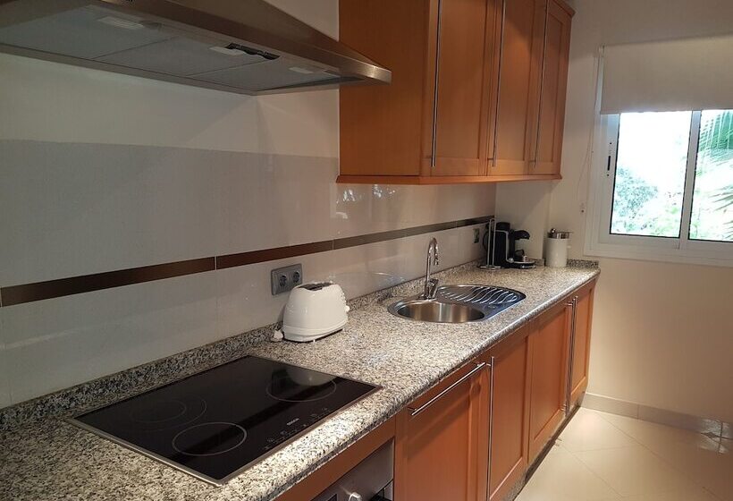 Апартаменты Comfort 2 Спальни, Aloha Hill Club Golf & Spa Apartments