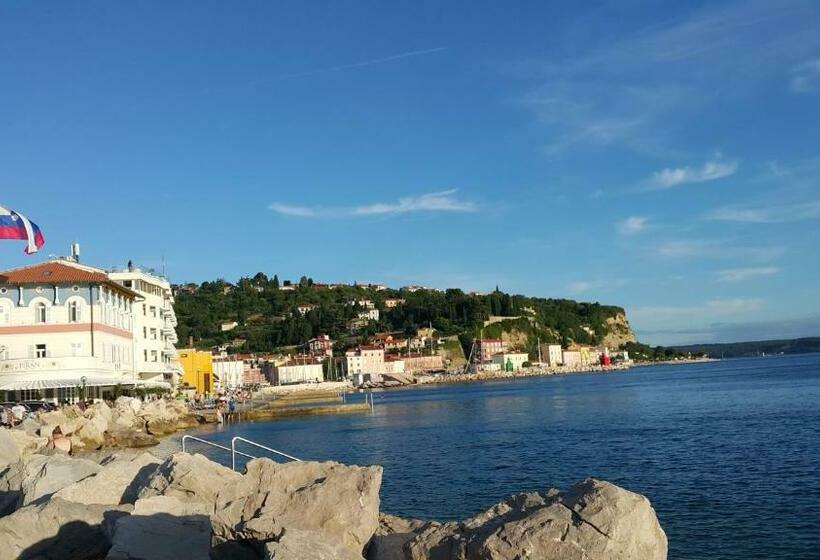 اتاق عادی, Camera Al Porto Antico