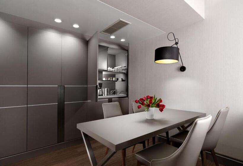 Полулюкс, Holiday Suites