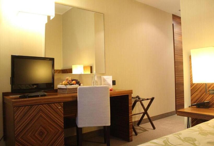 اتاق استاندارد یک نفره, Mh Hotel Piacenza Fiera