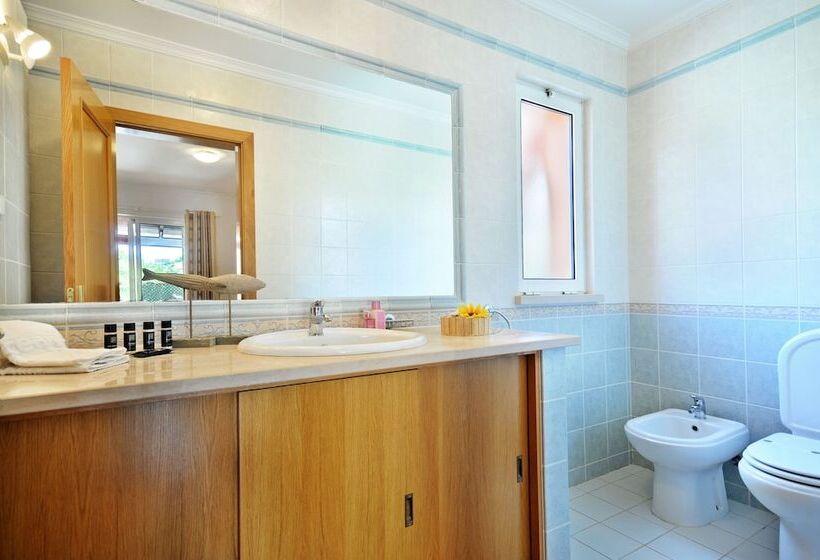 Apartamento 3 Dormitórios, Jardim Da Meia Praia Resort