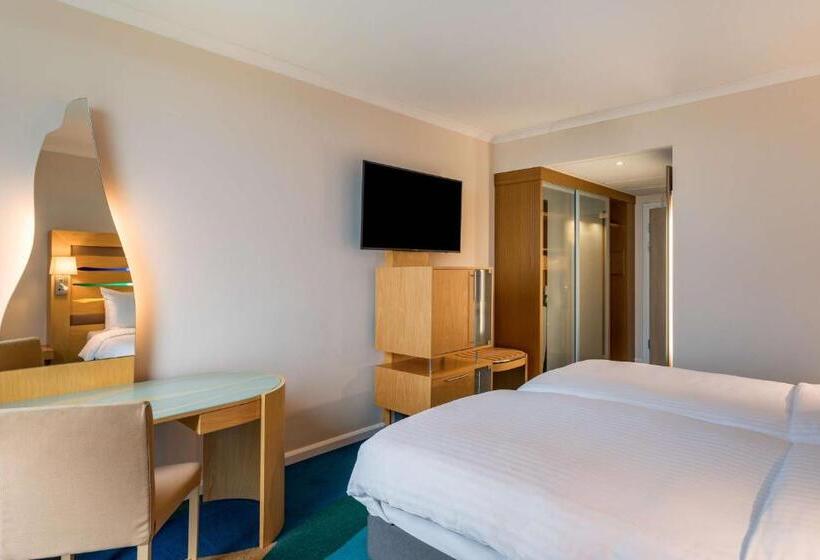 اتاق استاندارد با چشم‌انداز, Radisson Blu Hotel London Stansted Airport