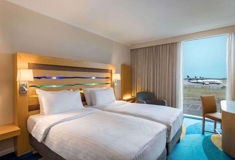 اتاق استاندارد, Radisson Blu Hotel London Stansted Airport