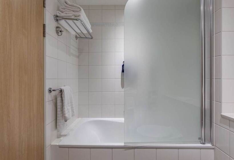 اتاق خانوادگی, Radisson Blu Hotel London Stansted Airport