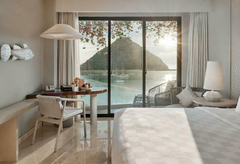 Номер Deluxe Кровать Кинг, Ayana Komodo Waecicu Beach