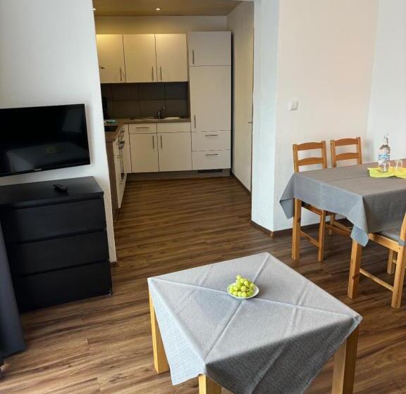 Апартаменты 1 Спальня с Балконом, B & B Gmeineck