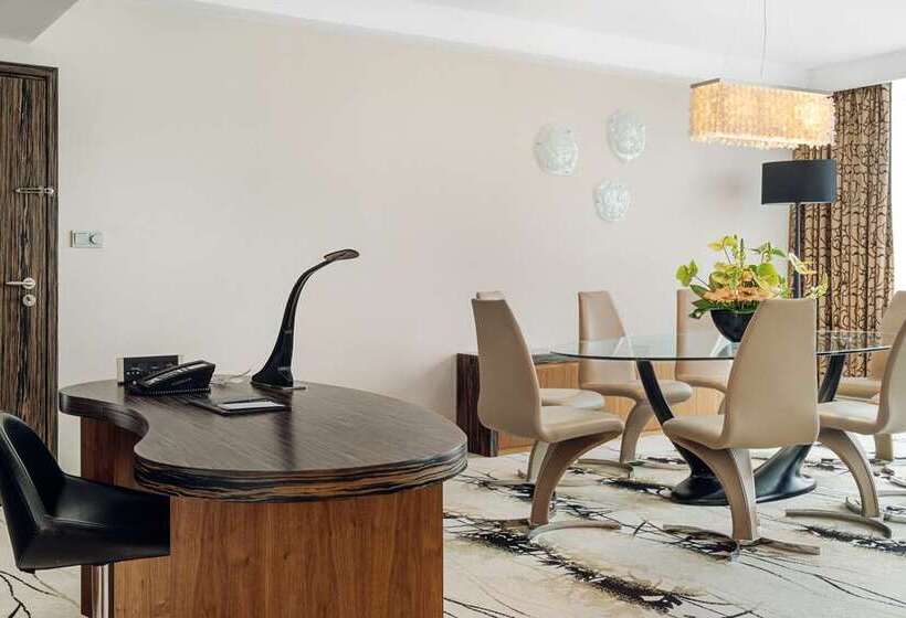 Люкс, Hilton Lacleamy