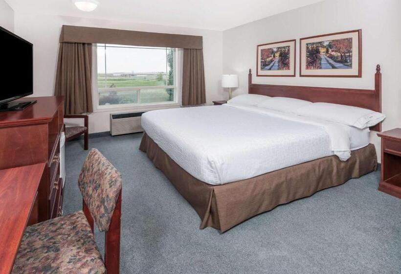 Люкс Кровать Кинг, Super 8 By Wyndham High River Ab