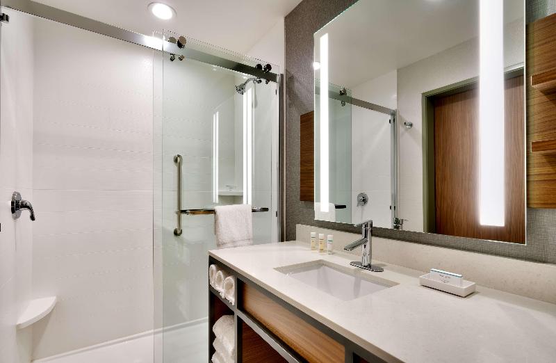 带大床的标准间, Hilton Garden Inn Prescott Downtown