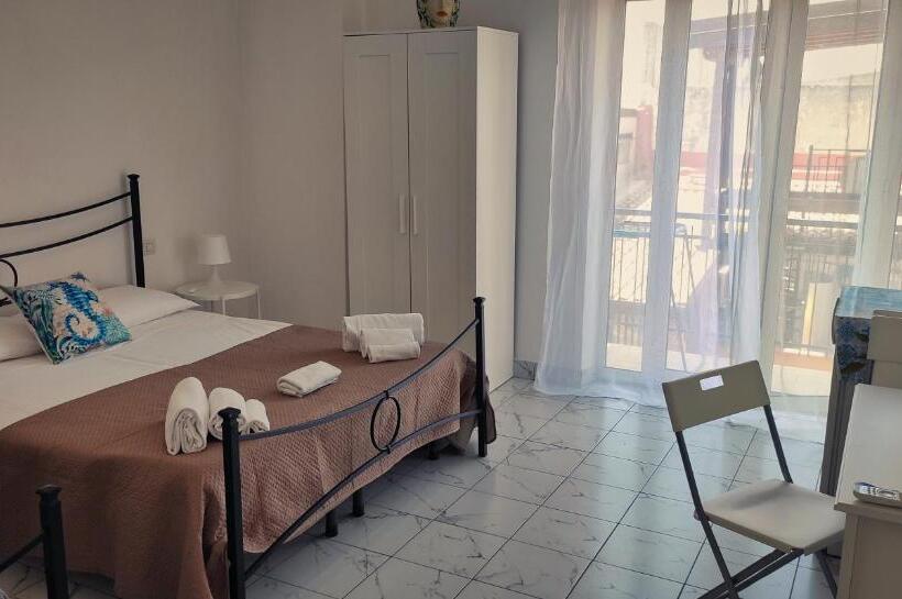 اتاق استاندارد سه نفره, Hippocampus B&b