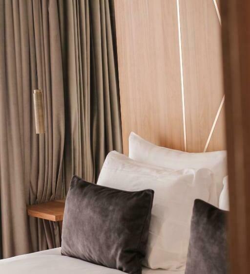 اتاق لوکس, Hôtel Le Diamond Rock