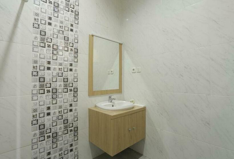 디럭스 룸, Idr Green Guest House Syariah Mitra Reddoorz