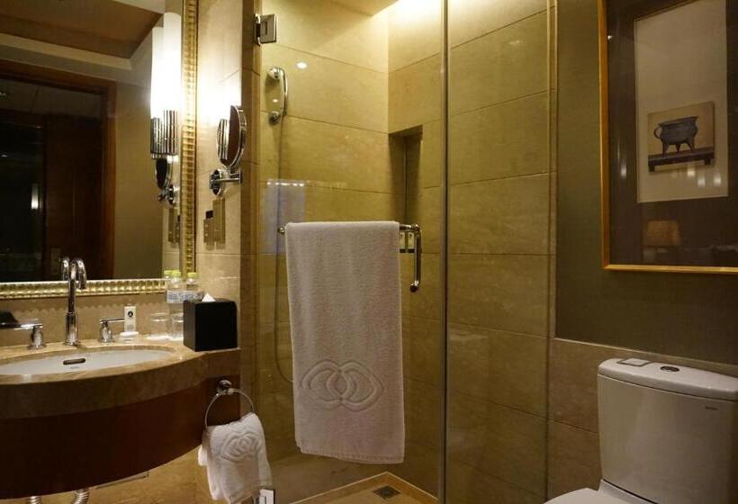 Club Room King Bed, Sofitel Harbin