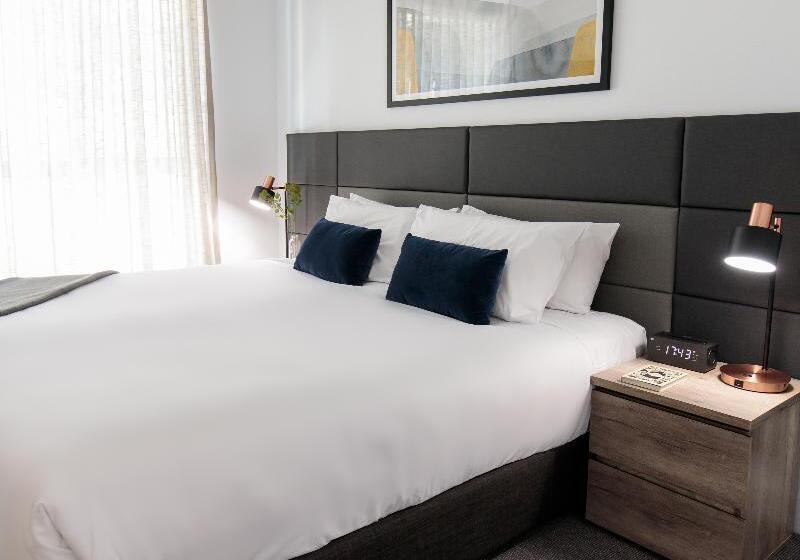 آپارتمان 2 خوابه با چشم‌انداز دریا, Oaks Glenelg Plaza Pier Suites