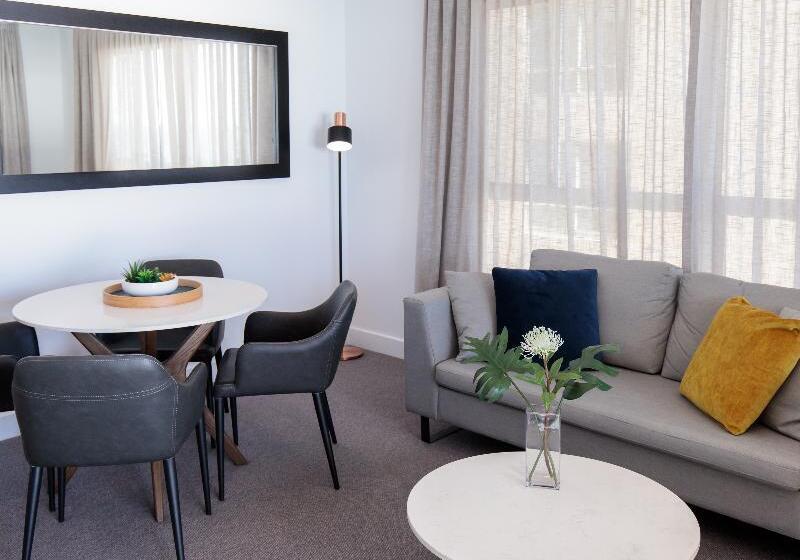 آپارتمان 2 خوابه با چشم‌انداز دریا, Oaks Glenelg Plaza Pier Suites