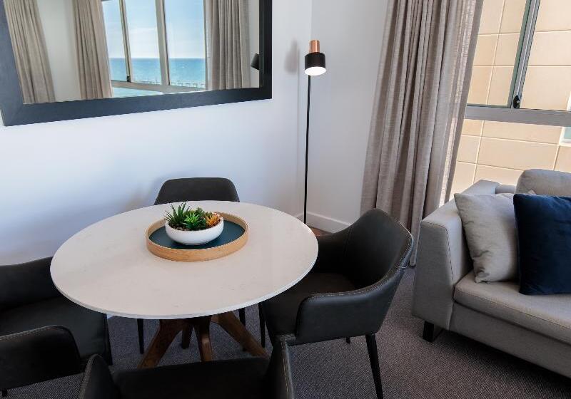 آپارتمان 2 خوابه با چشم‌انداز دریا, Oaks Glenelg Plaza Pier Suites