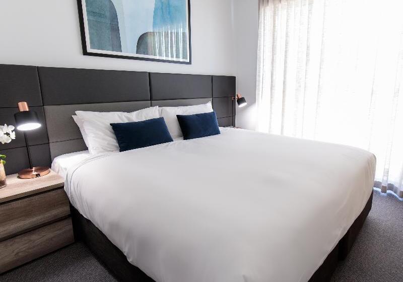 آپارتمان 2 خوابه با چشم‌انداز دریا, Oaks Glenelg Plaza Pier Suites