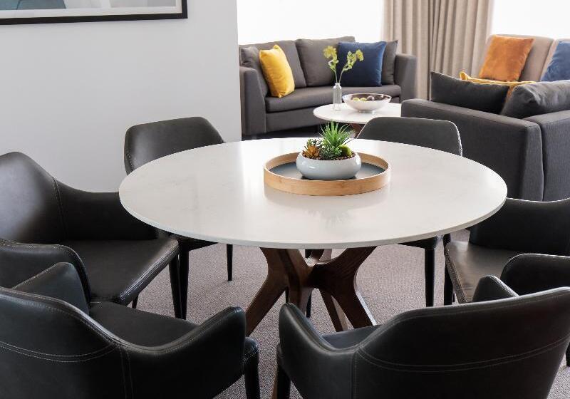 آپارتمان 3 خوابه, Oaks Glenelg Plaza Pier Suites