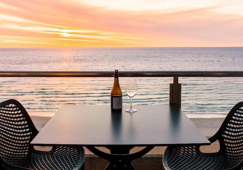 آپارتمان 2 خوابه با چشم‌انداز دریا, Oaks Glenelg Plaza Pier Suites
