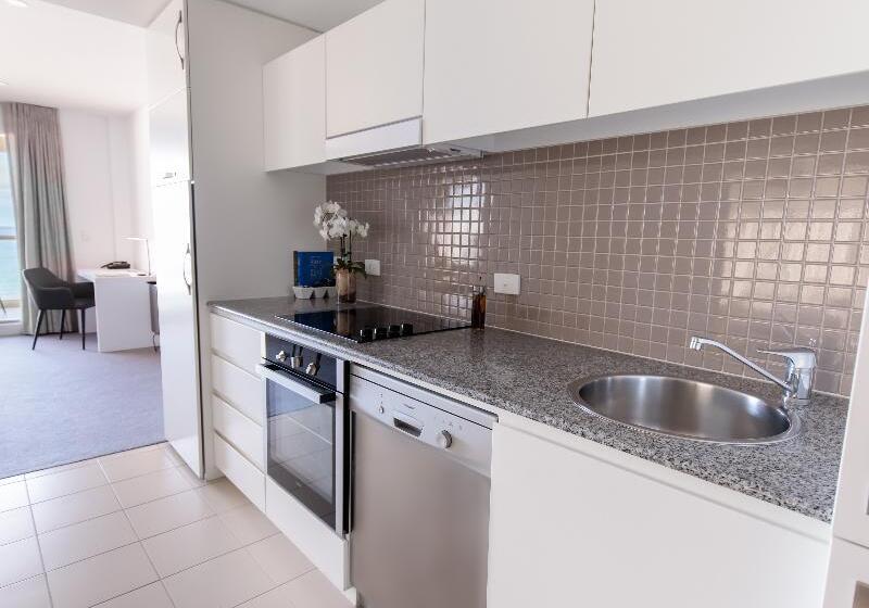 آپارتمان 2 خوابه با چشم‌انداز دریا, Oaks Glenelg Plaza Pier Suites
