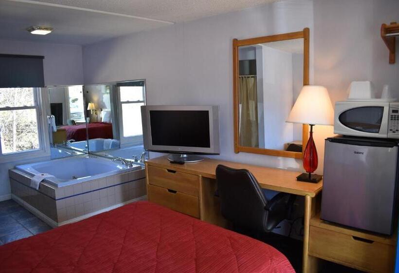 Люкс с гидромассажем, Pocono Night Lodge
