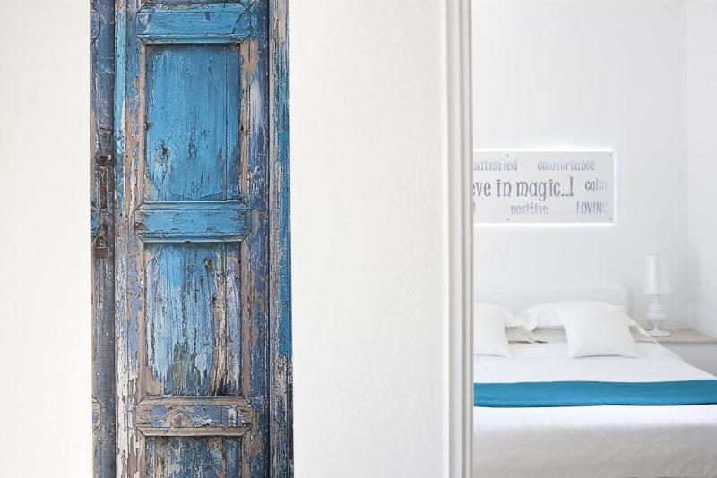 이코노미 룸, Acqua Vatos Santorini