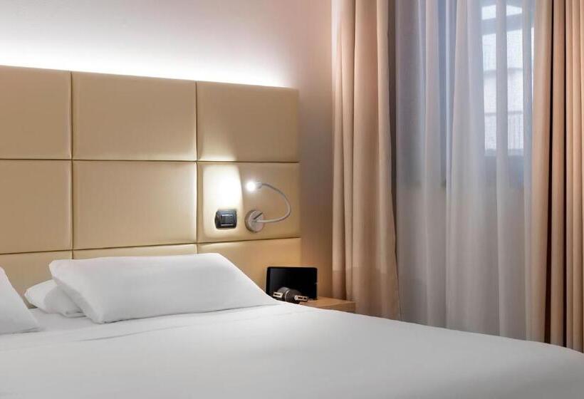 اتاق سوپریور با تخت بزرگ, Best Western Cavalieri Della Corona