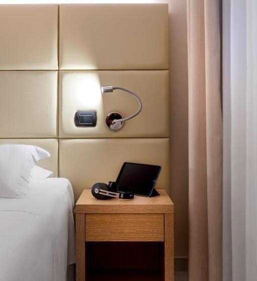 اتاق راحتی سه تخته, Best Western Cavalieri Della Corona